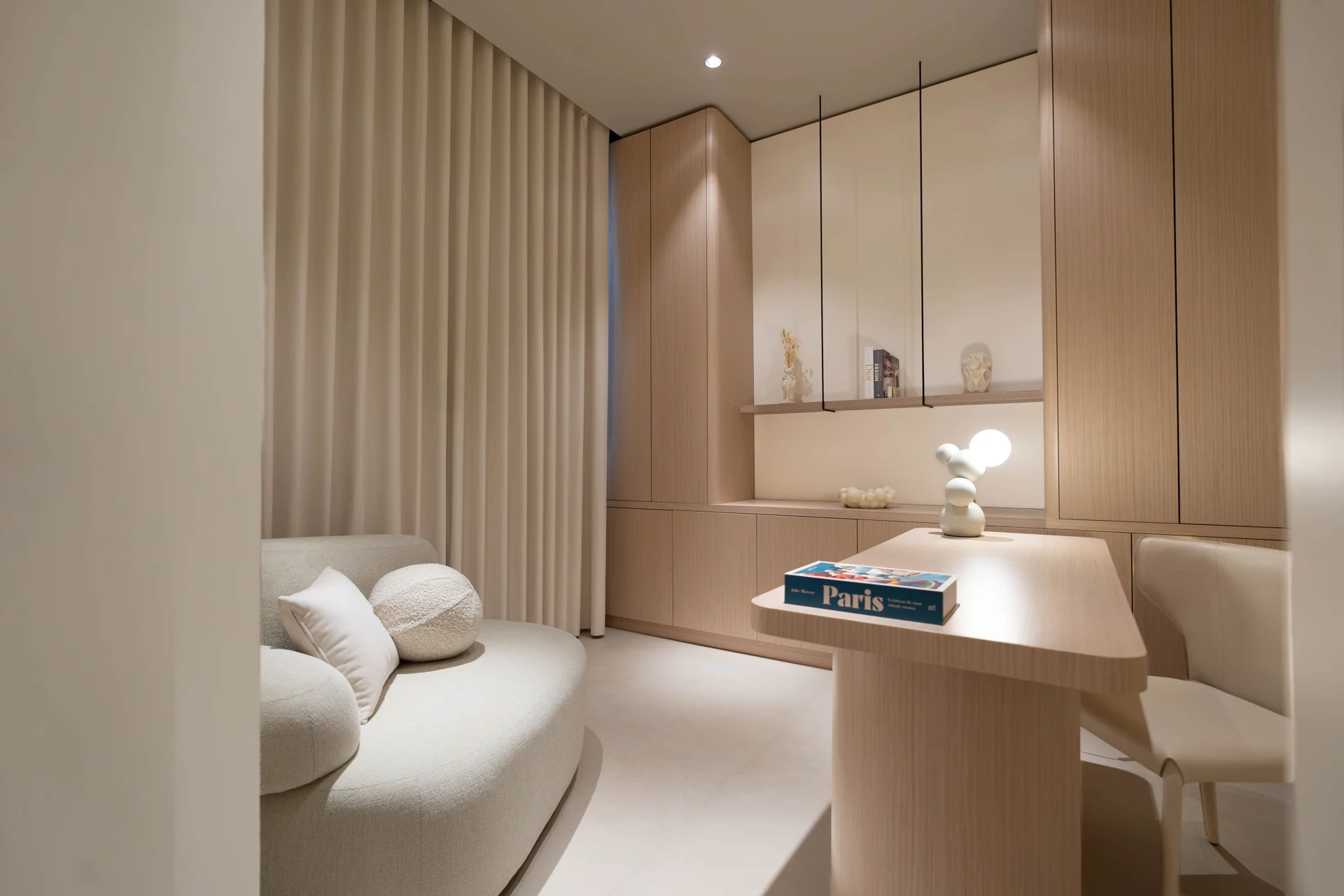 Maple Villa — A quiet workspace shaped by soft light, warm oak and understated comfort.